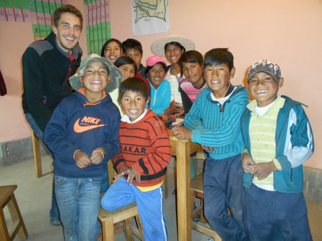 Lukas y algunos becados de Capunita